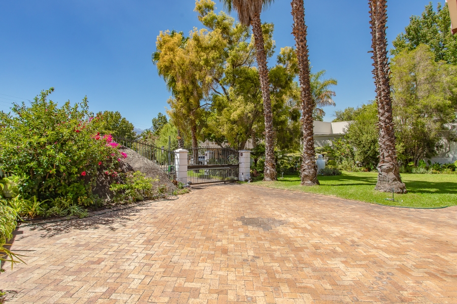 6 Bedroom Property for Sale in Groenvlei Western Cape